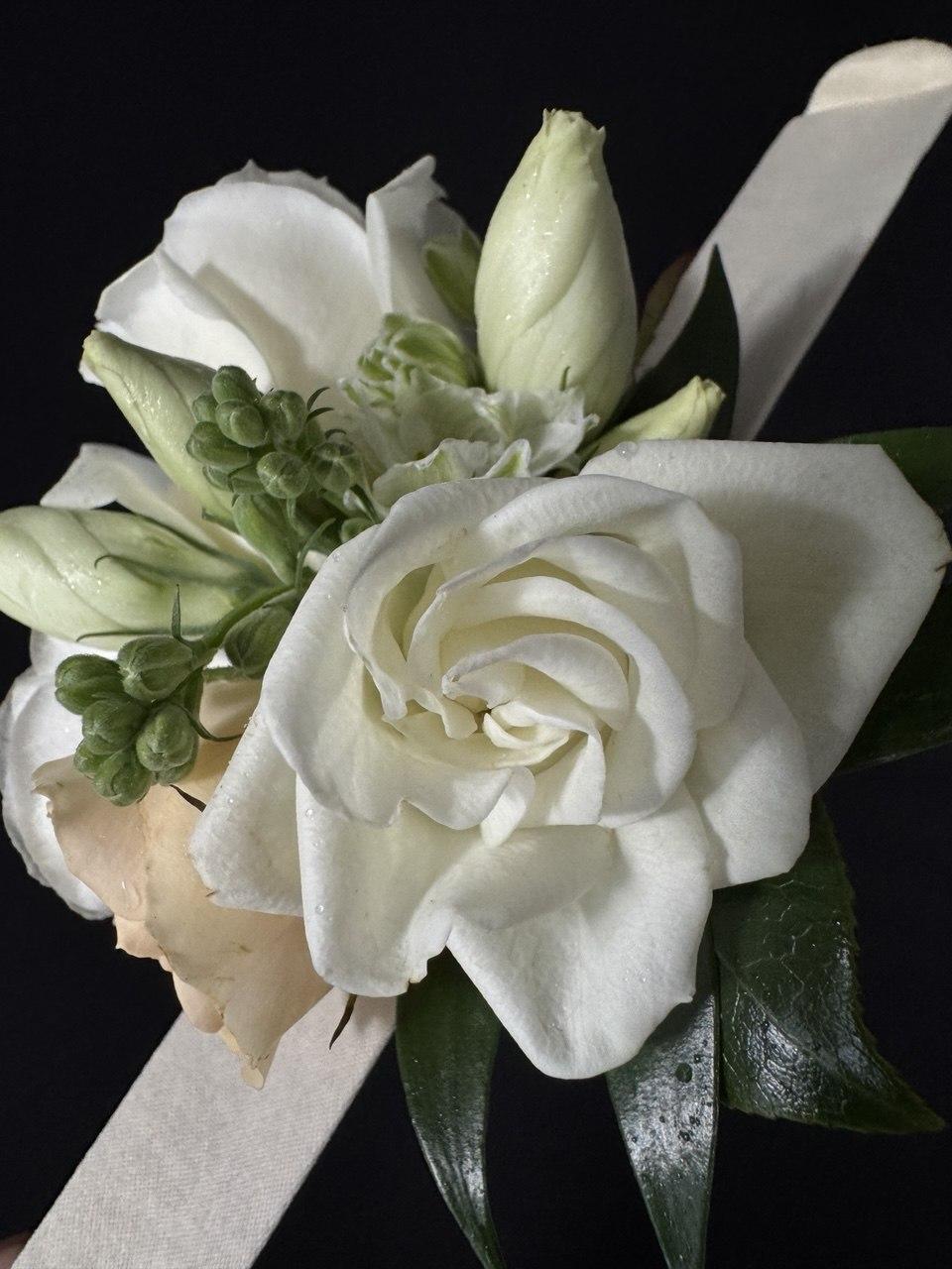 Quiet Beauty Coursages - image 3